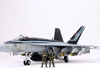 US Navy F/A-18E Super Hornet (/w 02 Pilots) 1:48 (Built and painted by Professional skills)