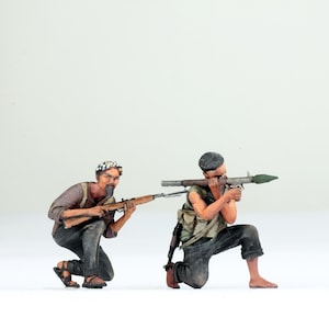 ProPainted 1:35 Figures Vietcong Soldiers (02 figures) in Battle,  Vietnam war