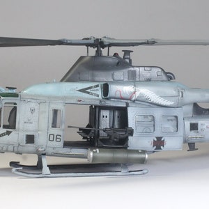 Pré-commande Pro Built Model USMC UH-1Y Venom 1:48 Construit et peint par des compétences professionnelles image 9