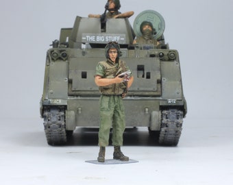 Painted Figure US Tank Commander in Vietnam war (01 figure)  1:35 scale (Built and painted by Professional skills)