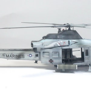 Pré-commande Pro Built Model USMC UH-1Y Venom 1:48 Construit et peint par des compétences professionnelles image 4