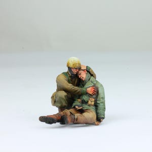 ProPainted Set 02 1:35 Figures US Medic Soldier & Wounded man