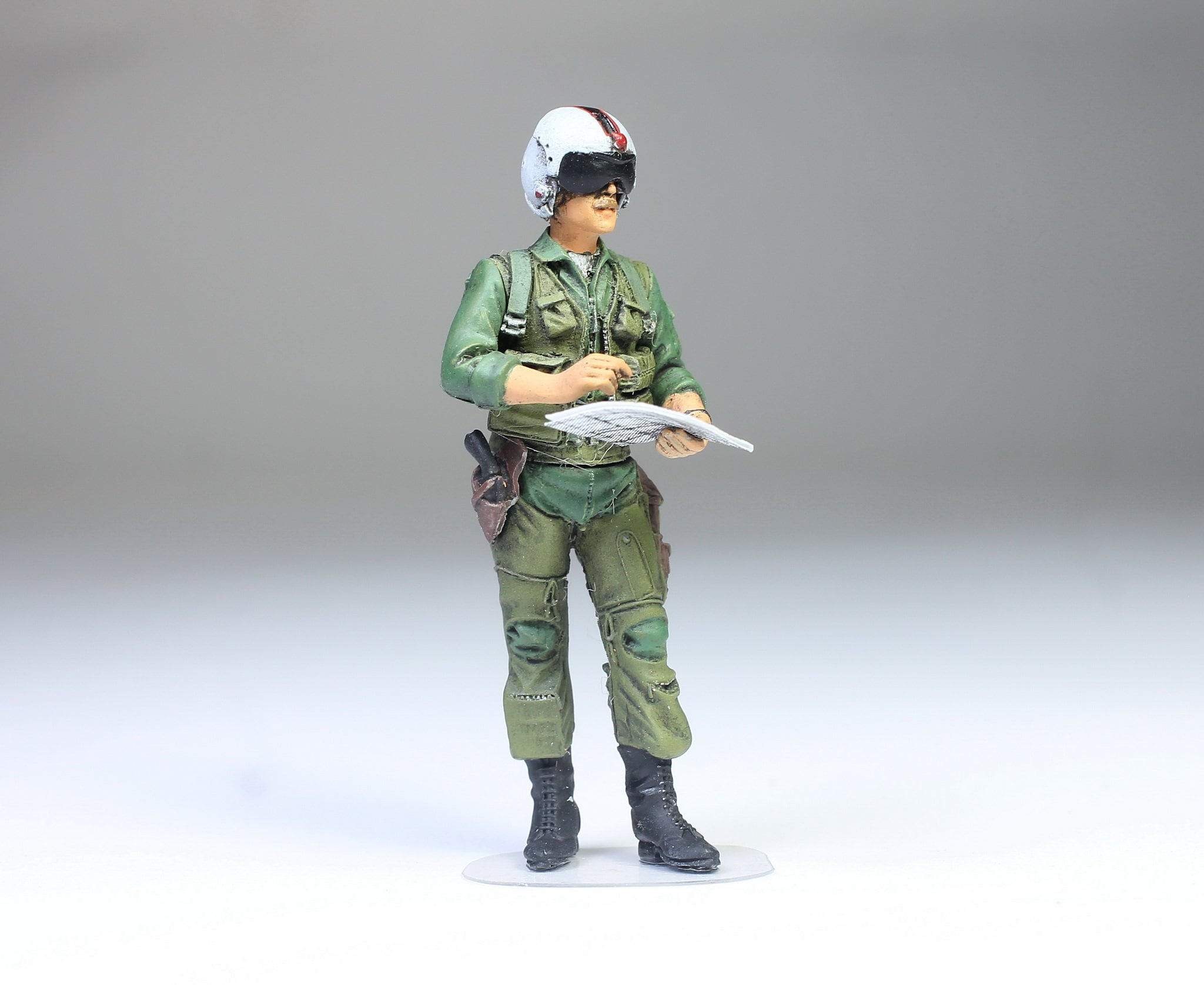 塗装済みアメリカ空軍戦闘機パイロットフィギュア：1/32スケール