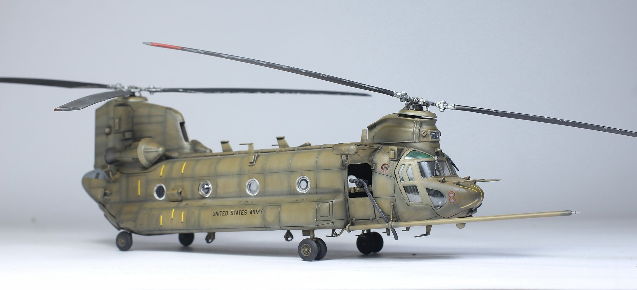 Italeri chinook 1 48 top