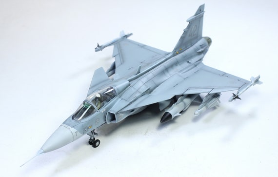 プロ製作モデル サーブ JAS 39 A グリペン 1:48 (プロの技術