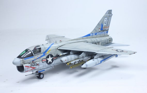 プロビルドモデル アメリカ海軍 A-7D コルセア II ベトナム戦争 1:48