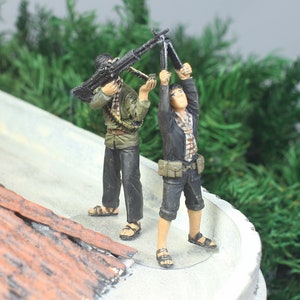 Painted Figures Vietcong Machine Gunner Team (02 figures) in Battle,  Vietnam war  1:35 scale (Built and painted by Professional skills)