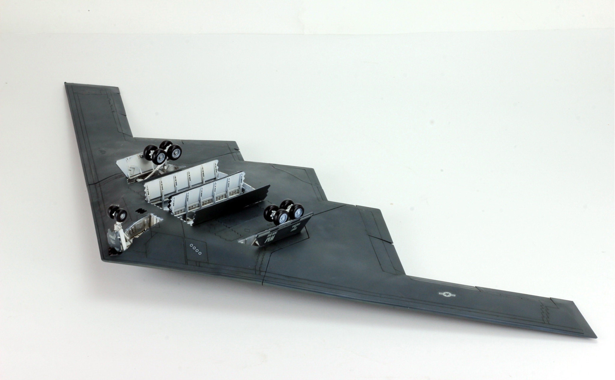 1/72 B-2A スピリット ステルス爆撃機+MK84x16 [UA72201