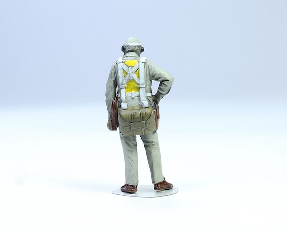 ミリタリーフィギュア　パイロット Amazon | FALLER ハセガワ 1/72 日本陸軍 第二次世界大戦