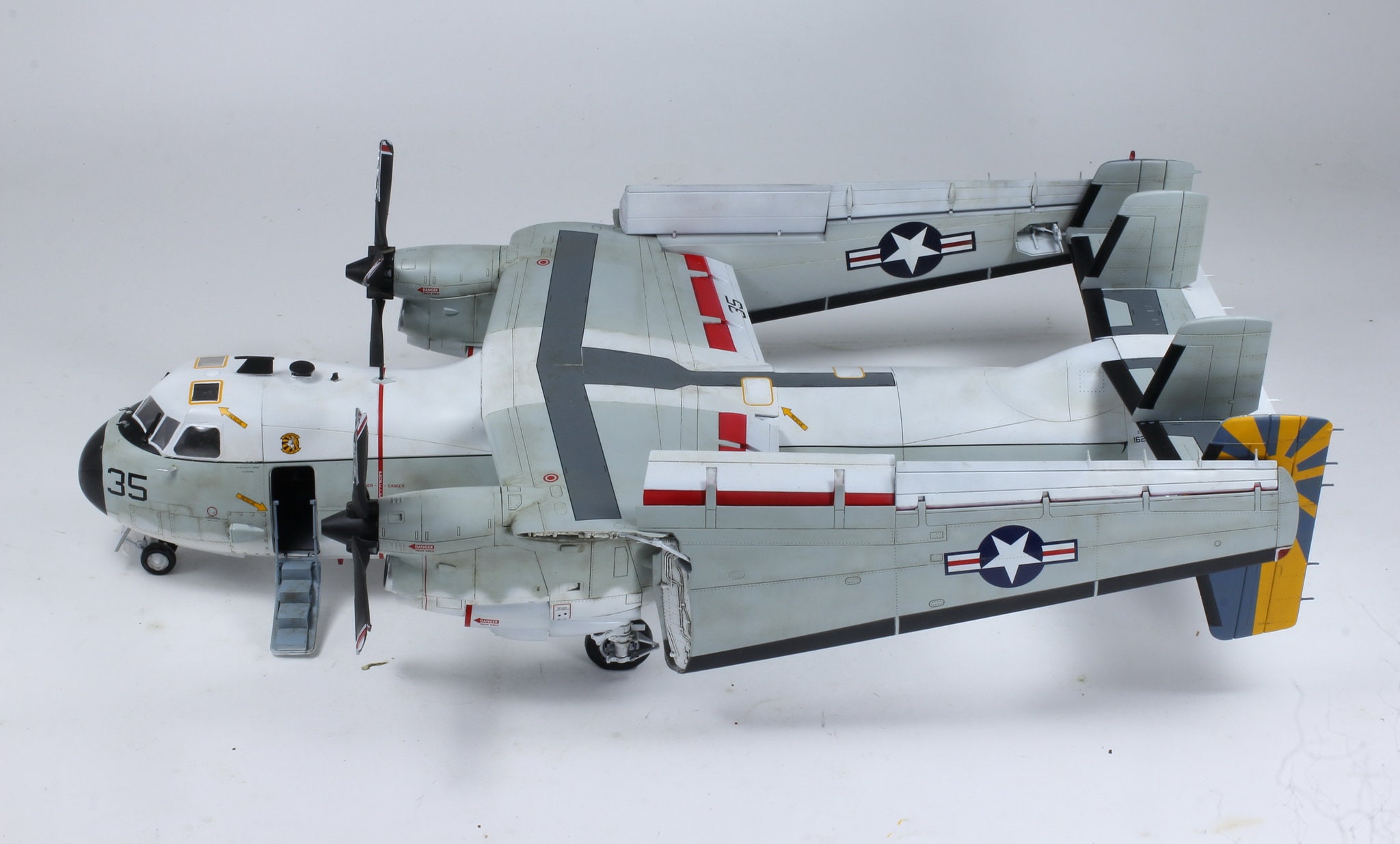 1/144  フォクスワンデザイン　C-2A  グレイハウンド（完成品） Amazon | フォックスワンデザイン 1/144 アメリカ海軍 グラマン