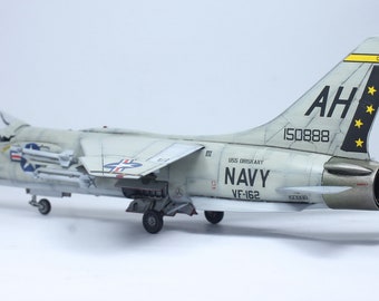 アメリカ海軍 F-8E クルセイダー ベトナム戦争 1:72 プロビルドモデル