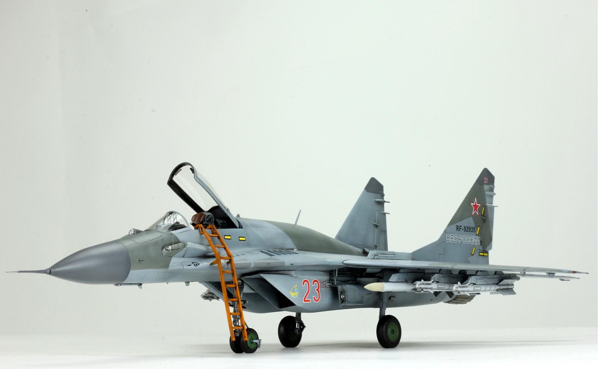 ロシアの Mig-29 SMT フルクラム モダン ウォー 1:48 (プロのスキル