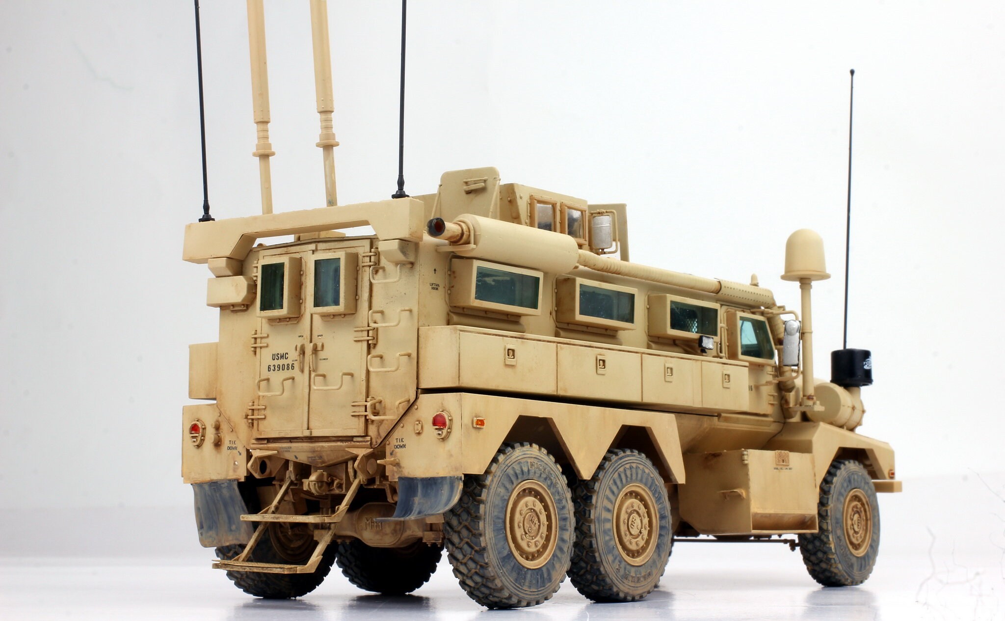 Amazon | モンモデル 1/35 アメリカ クーガー6X6対地雷 伏撃防護