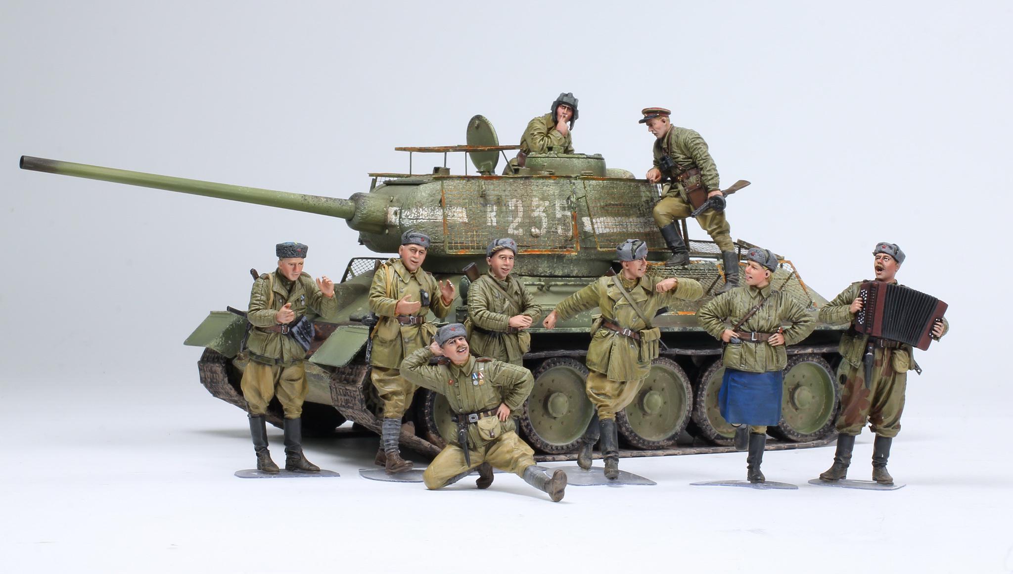 Set 9 1:35 Propainted Soviet Soldiers Celebrating Victory 1945