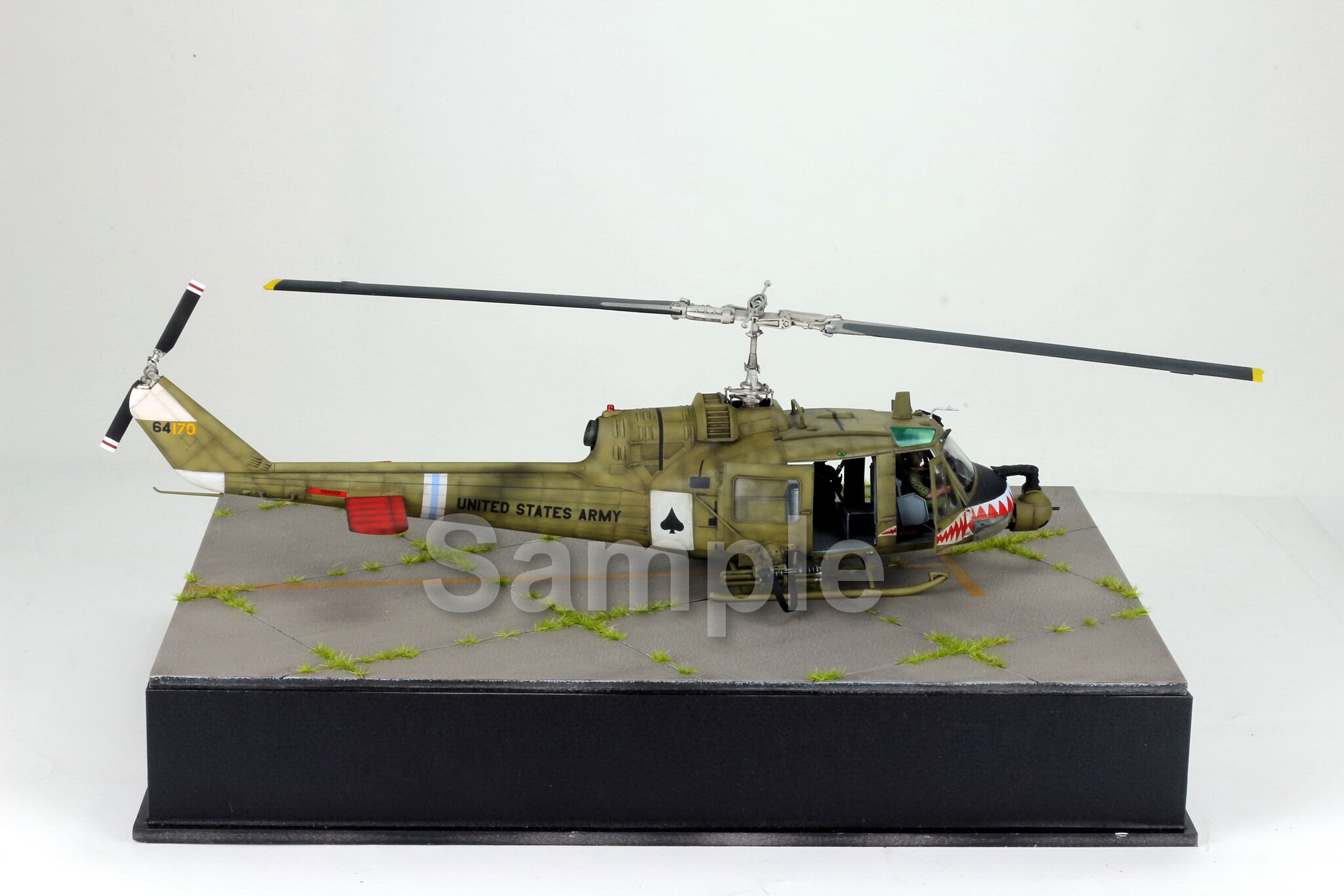 プロビルド 1/35 ヘリコプター飛行場ジオラマベース (UH1 ヒューイ