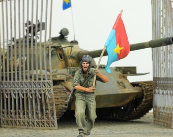 Tanquista del NVA a escala 1:35 pintado con pintura profesional y bandera en la guerra de Vietnam (sin tanque ni base)