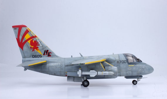 Pre-order US Navy S-3 A/B Viking 1:48 (built and Painted by