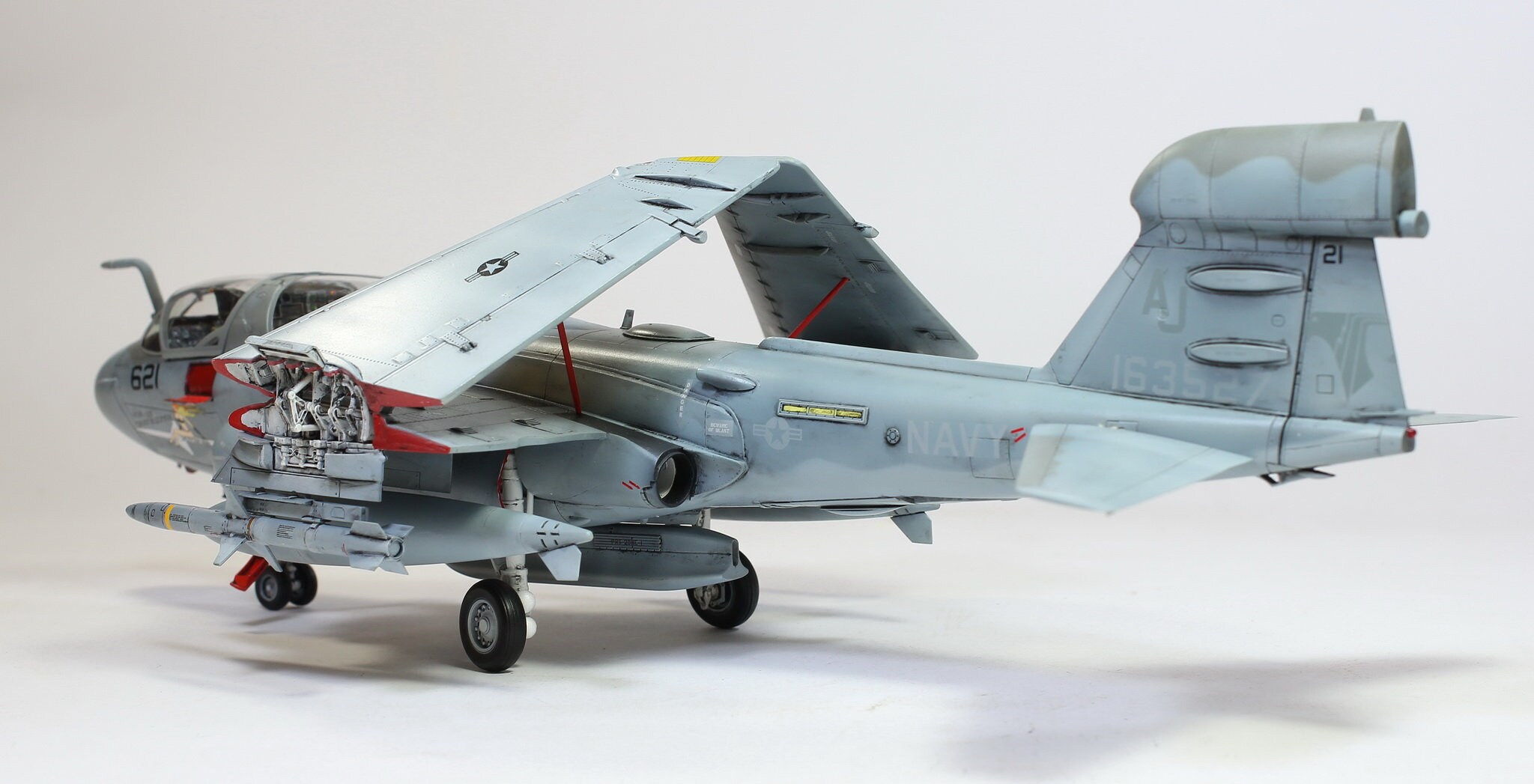 戦闘機プラモデル完成品1/48EA-6Bプラウラー アメリカ海軍 EA-6B プラウラー 1:48 (プロの職人による組み立てと塗装
