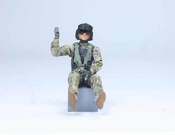 塗装済みフィギュア 現代アメリカヘリコプターパイロット (MH60