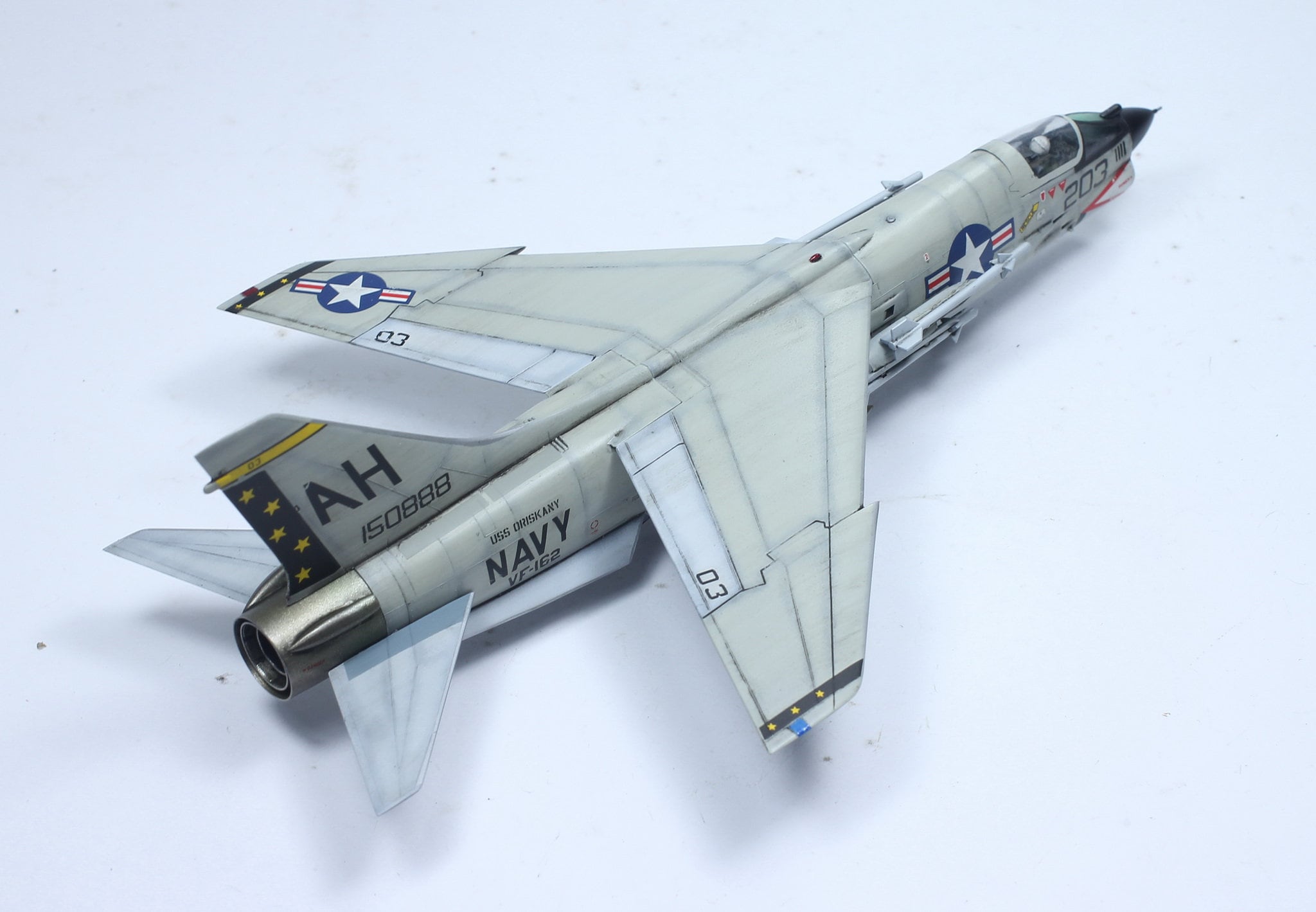 アメリカ海軍 F-8E クルセイダー ベトナム戦争 1:72 プロビルドモデル