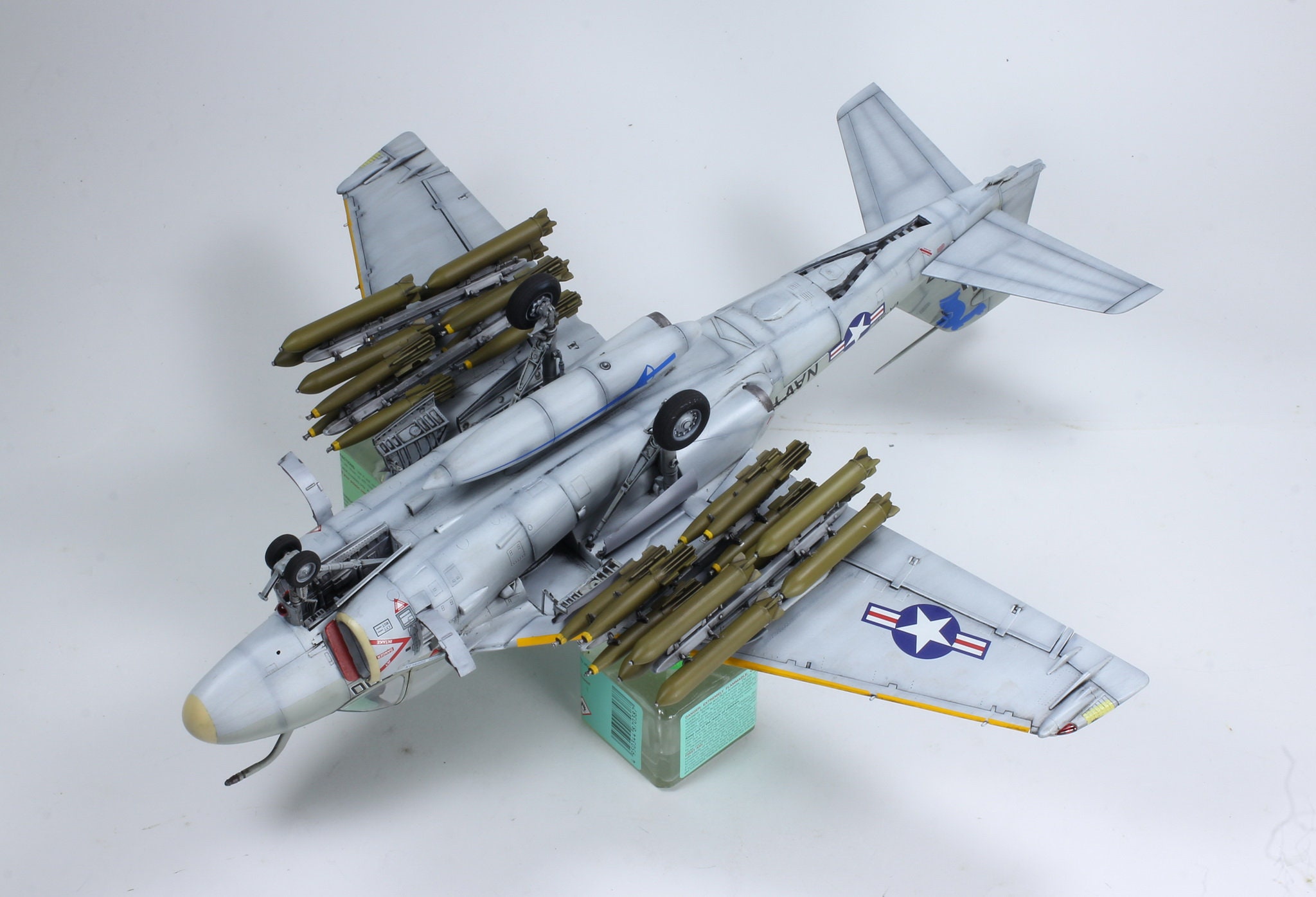 米海軍　A-6E プラモデル Amazon | ハセガワ 1/72 アメリカ海軍 A-6E イントルーダー
