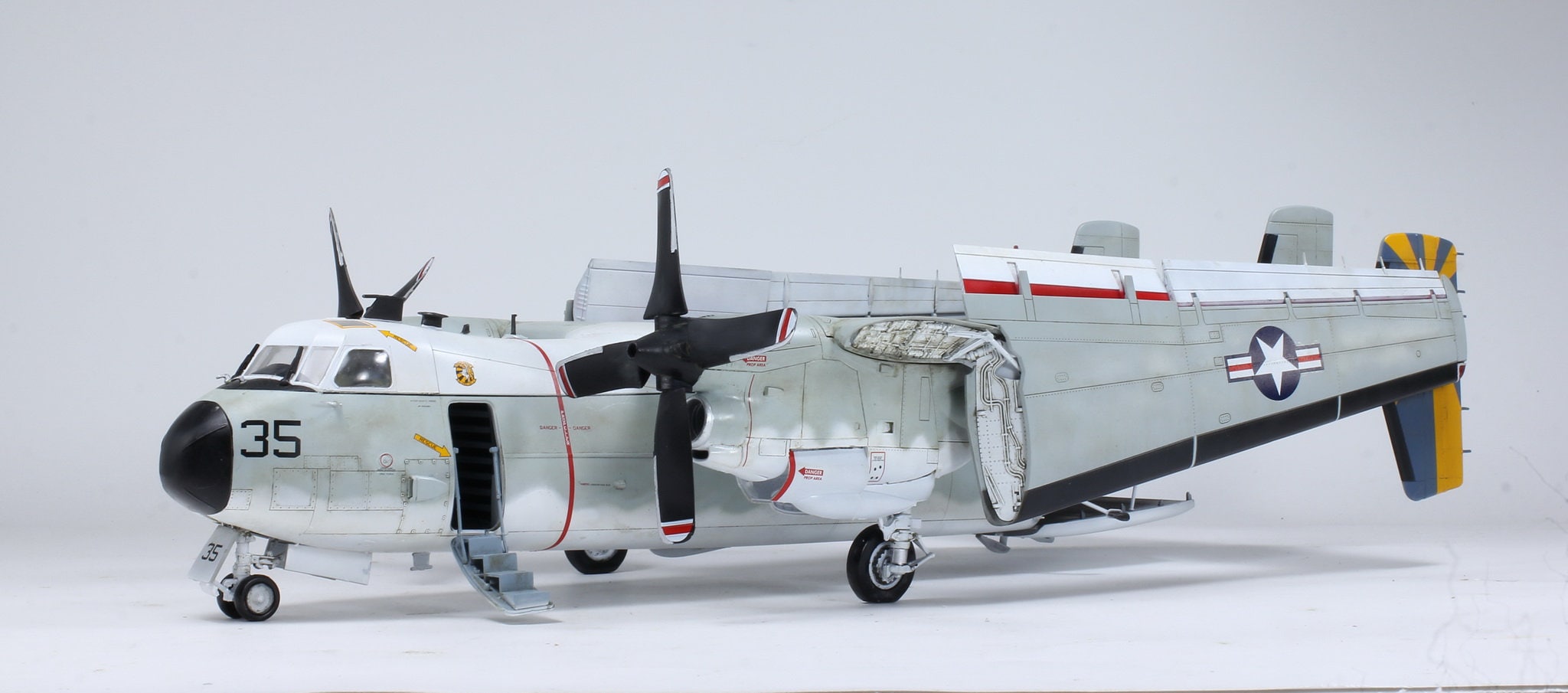 アメリカ海軍 C-2A グレイハウンド 1:48 プロ製作モデル (プロの