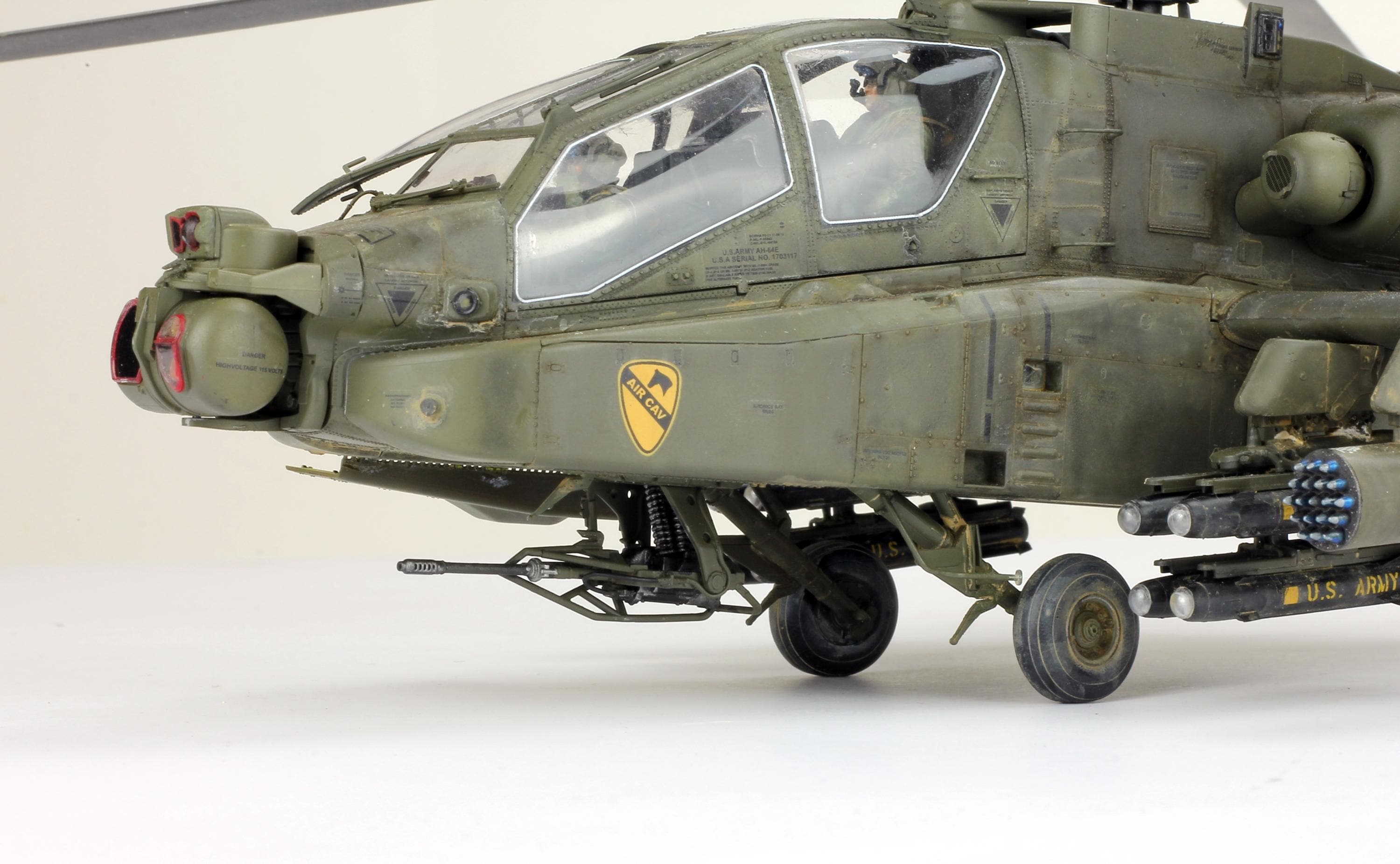 Probuilt 1:35 AH-64D Apache Longbow Helicopter /w 2 Pilots - Etsy