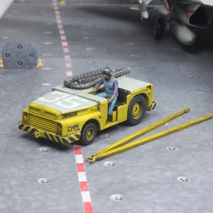 US Navy Flight Deck Tractor for aircraft 1:72 (Built and painted by Professional skills)