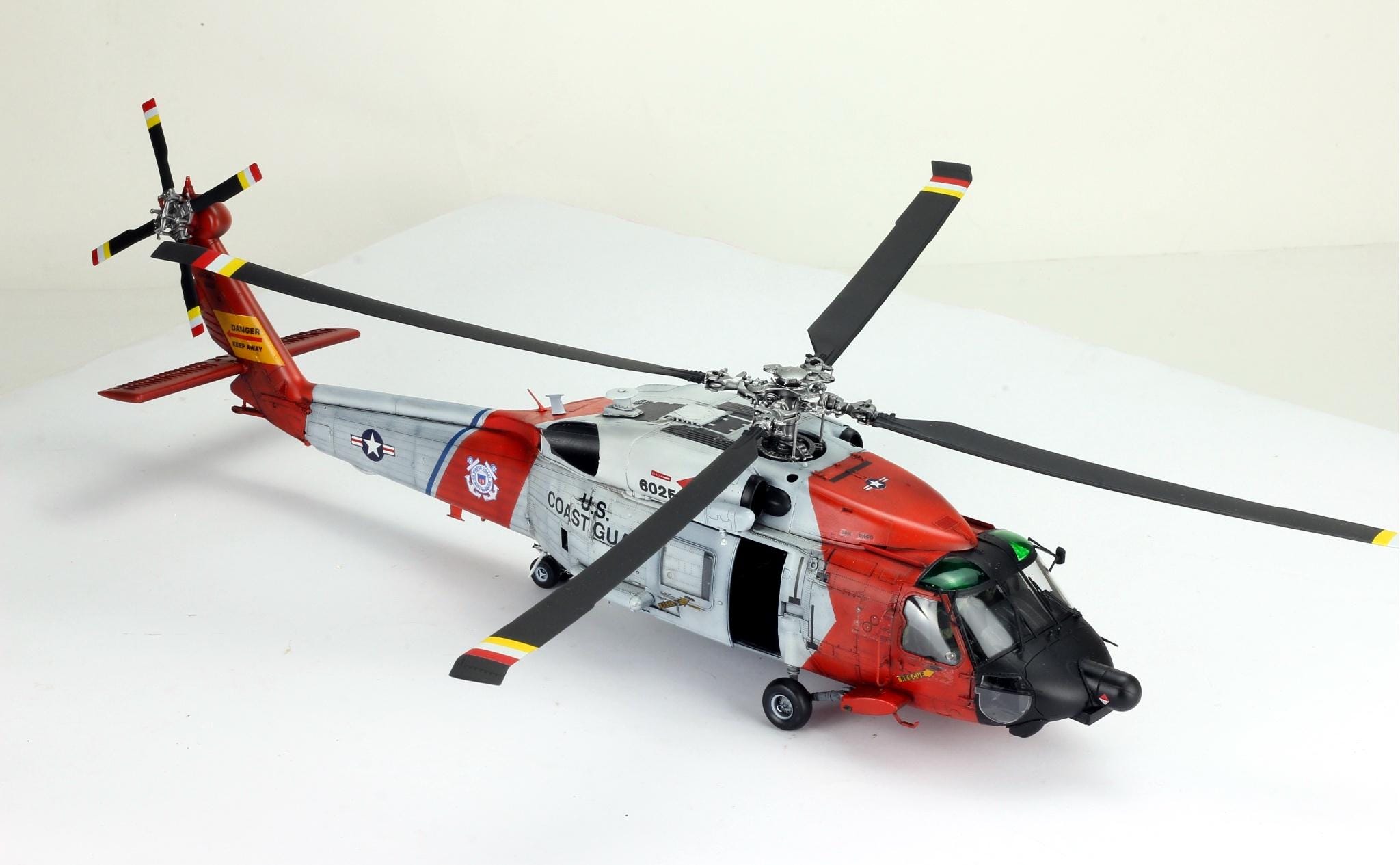 Probuilt Model 1:35 HH-60J Jayhawk US Coast Guard (/w 02 Seated