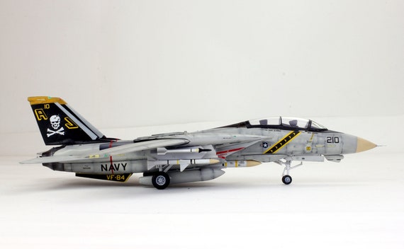 アメリカ海軍 F-14A トムキャット ジョリーロジャース 1:72 プロビルド