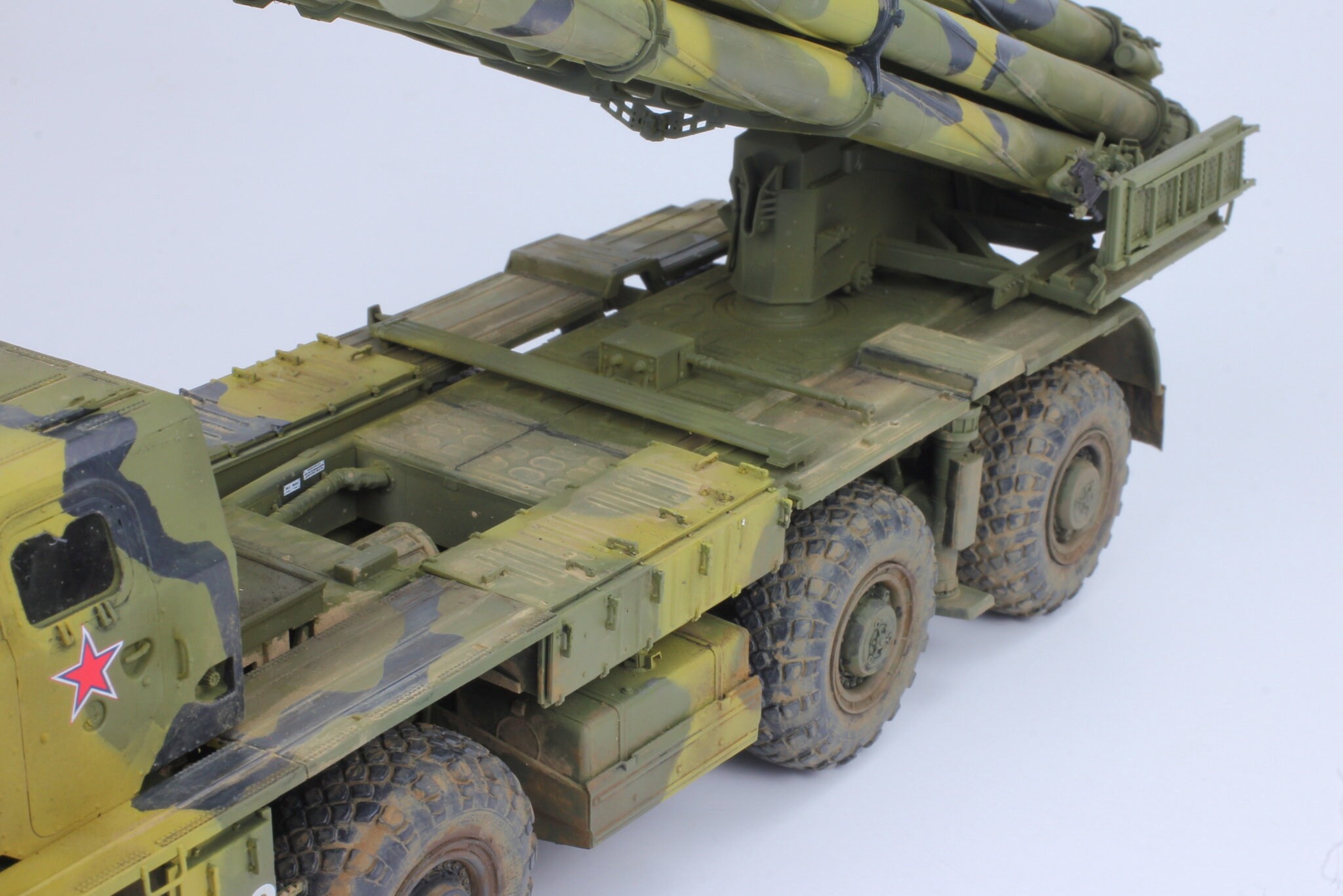 Pro Built Model Russian Long-range Rocket Launcher 9A52-2 Smerch 1