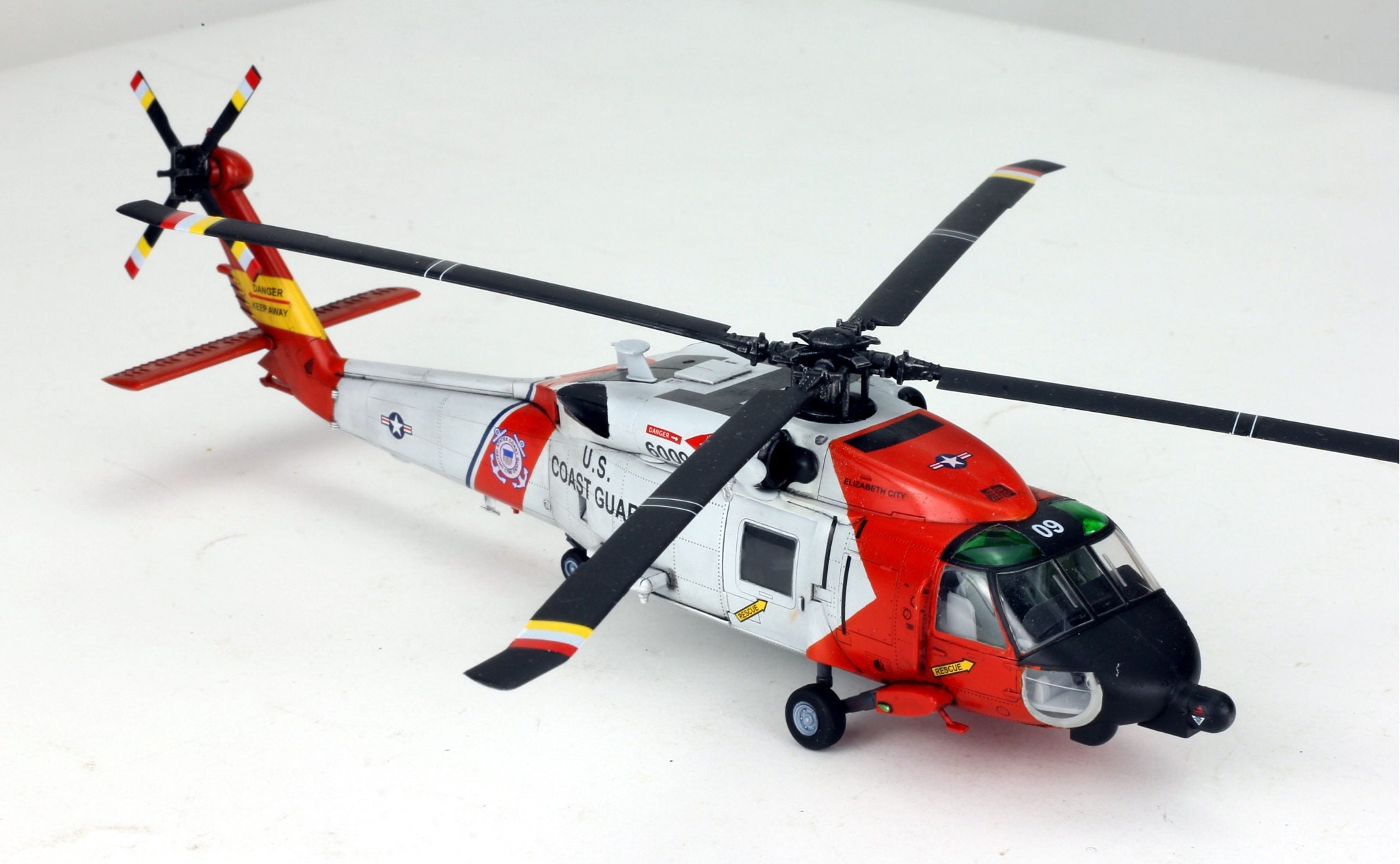 ヘリコプター 模型 Amazon.co.jp: ConsoleXpress MH-6 小鳥ヘリコプター模型