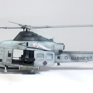 Pré-commande Pro Built Model USMC UH-1Y Venom 1:48 Construit et peint par des compétences professionnelles image 3