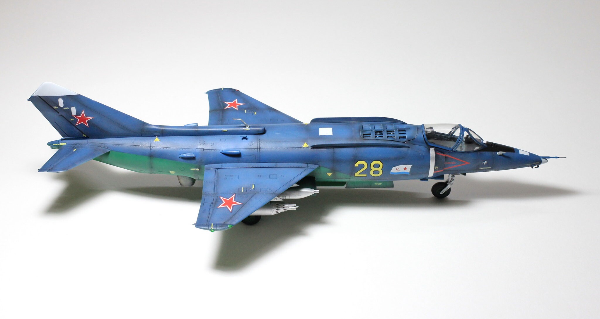 プロ製作モデル ロシア海軍 Yak-38 Forger 1:48 (プロの技術により製作