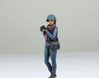 ProPainted 1:35 Female Reporter in Modern War
