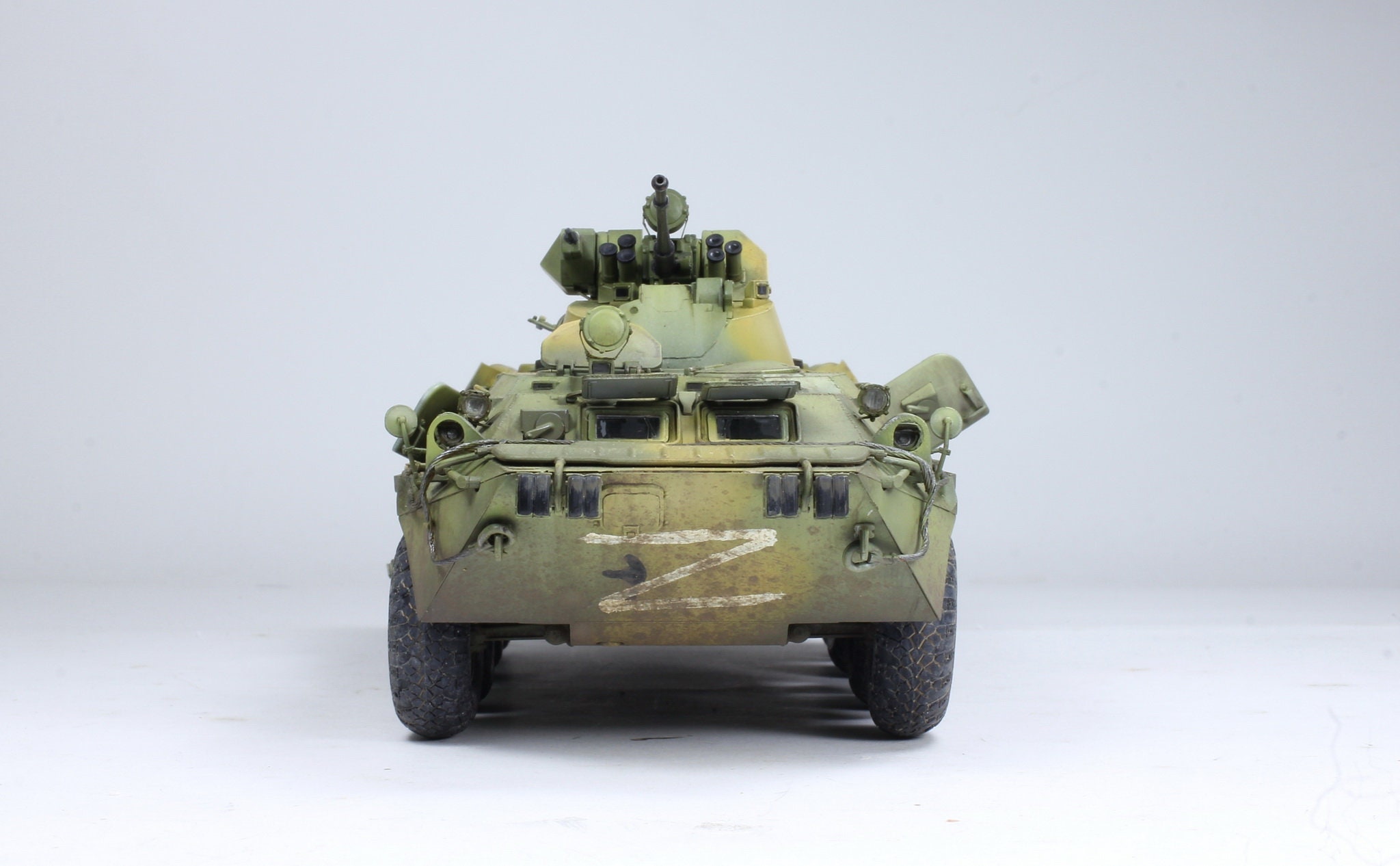 プロが組み立てたモデル ロシア BTR-80A APC 1:35 (プロの技術で