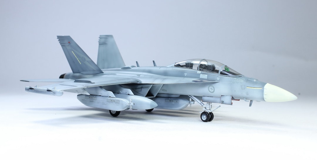オーストラリア空軍 RAAF EA-18G グラウラー 1:72 プロビルドモデル