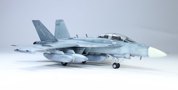 オーストラリア空軍 RAAF EA-18G グラウラー 1:72 プロビルドモデル