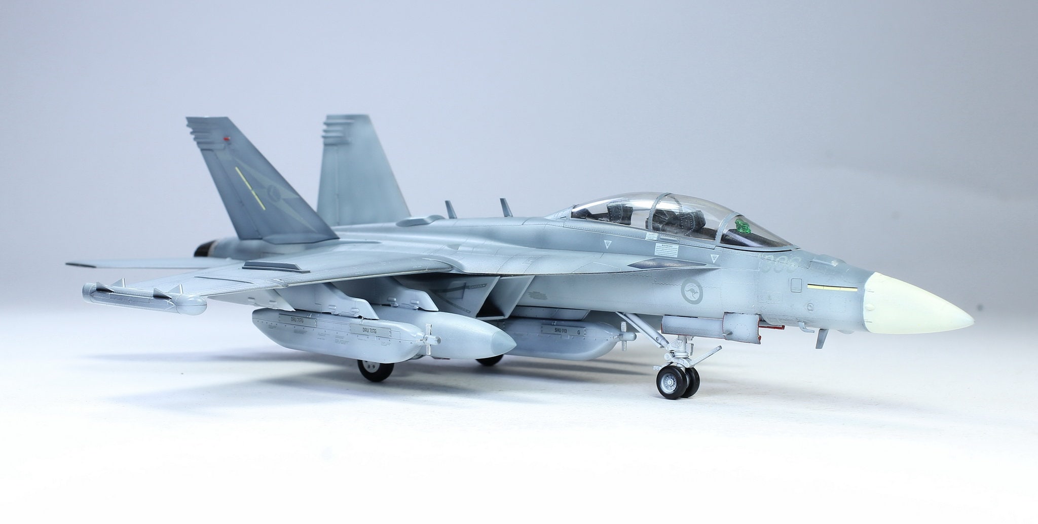 オーストラリア空軍 RAAF EA-18G グラウラー 1:72 プロビルドモデル