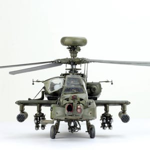 ProBuilt 1:35 AH-64D Apache Longbow Helicopter /w 2 Pilots