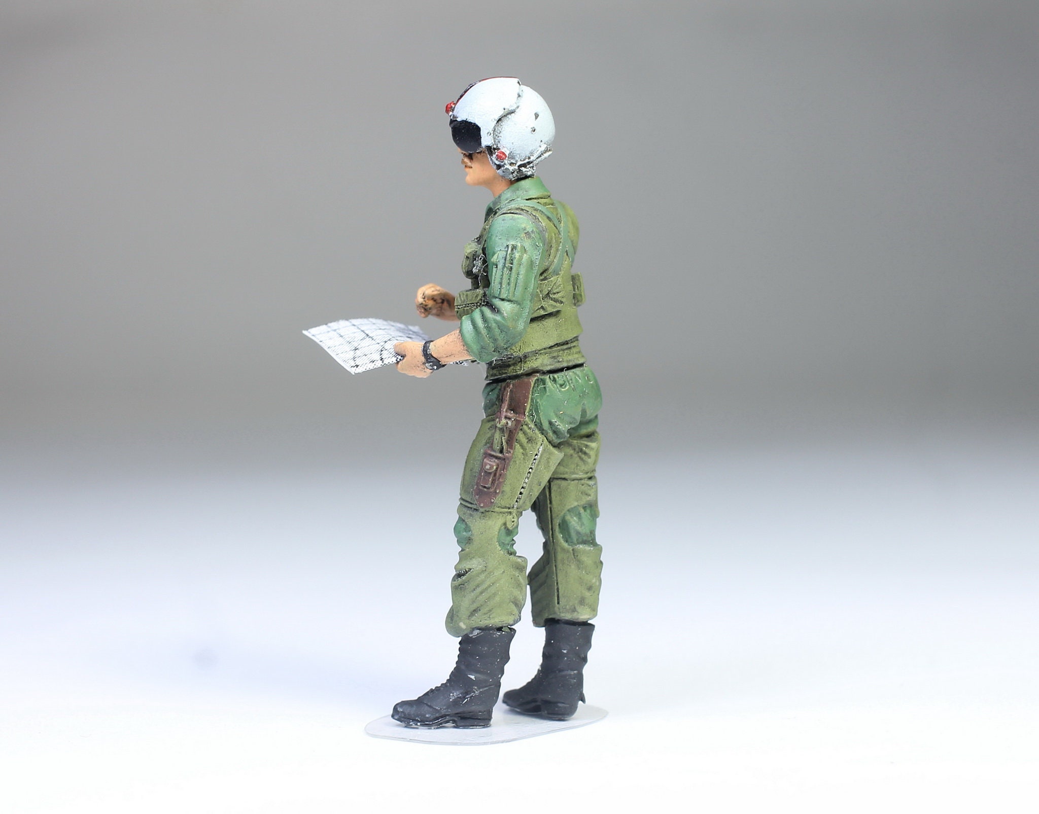 塗装済みアメリカ空軍戦闘機パイロットフィギュア：1/32スケール