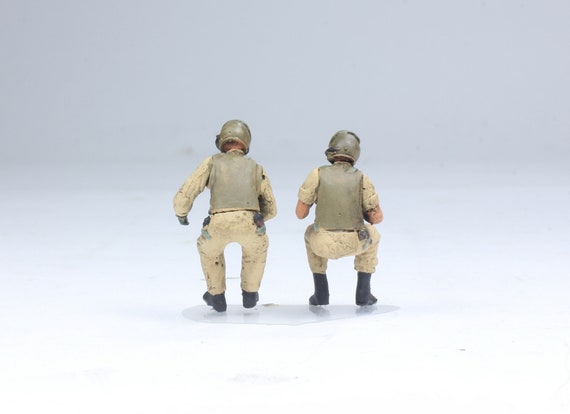 ミリタリー 軍隊 アメリカ兵 兵隊 自衛隊 パイロット リアル フィギュア 人形 1:48 US Helicopter Pilots Resin Figure Set - Desert Uniform - Etsy