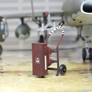 Pro Built USAF Feuerlöscher F4B für Flugzeuge auf Flugplatz 1:48 (Gebaut und bemalt durch Professionelle Fähigkeiten)