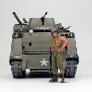 Painted Figure US Tank Commander in Vietnam war (01 figure, tank not included)  1:35 scale (Built and painted by Professional skills)