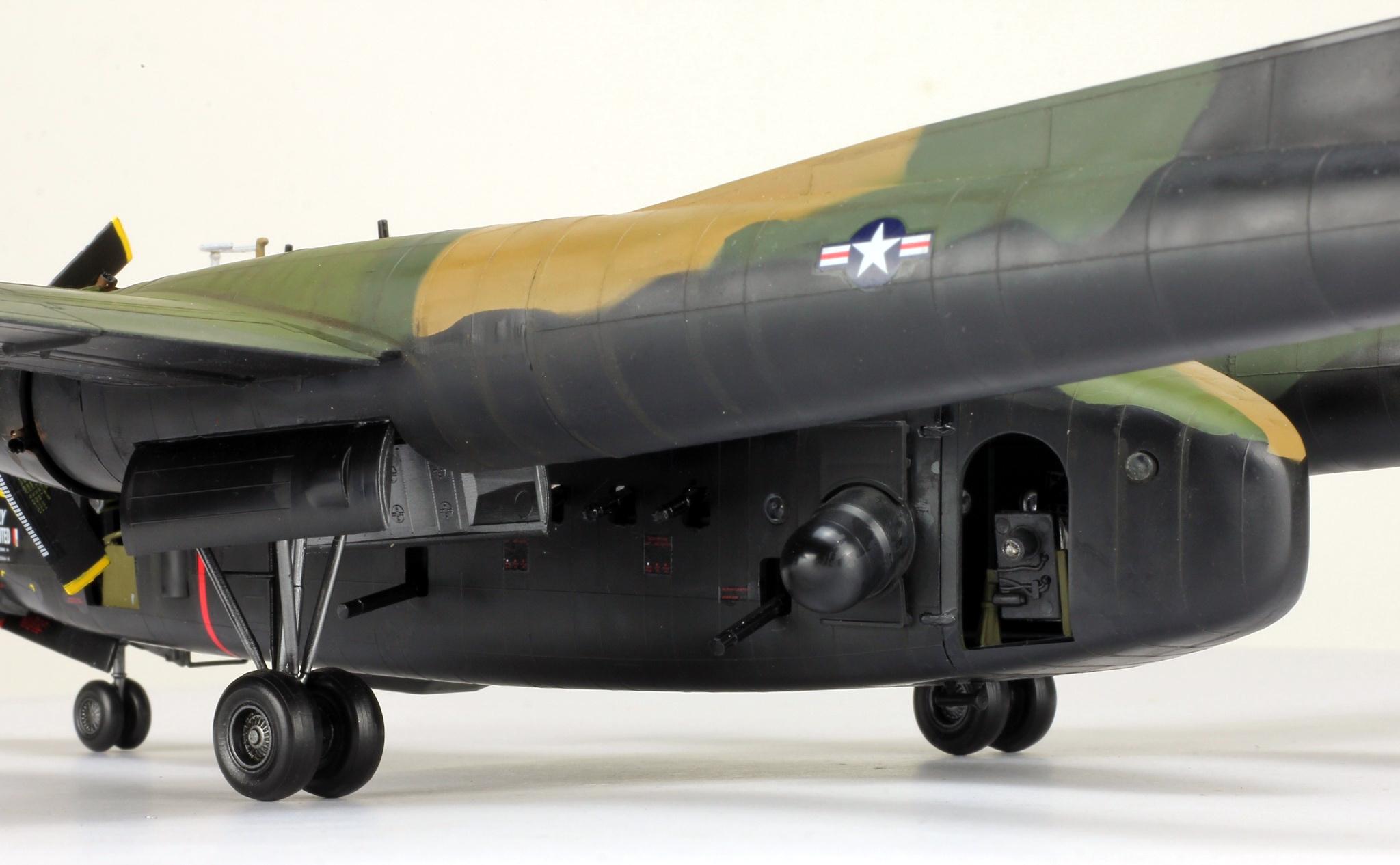 ベトナム戦争時代の米空軍AC-119Kスティンガーガンシップ 1/72スケール