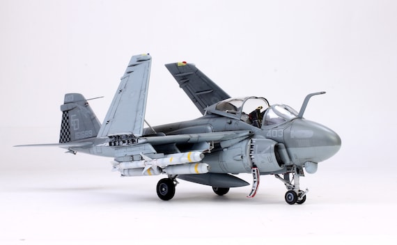 1/72 アメリカ海兵隊 A-6E イントルーダー （タミヤ） ハセガワの定番