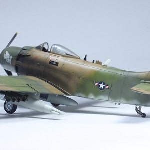USAF A-1J Skyraider Vietnam war 1:72 Pro Built Model Built and painted by Professional skills image 10