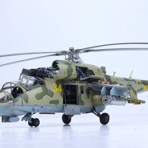Russia Attack Helicopter Mil Mi-24V/VP Hind E 1:72 Pro Built Model (Built and painted by Professional skills)