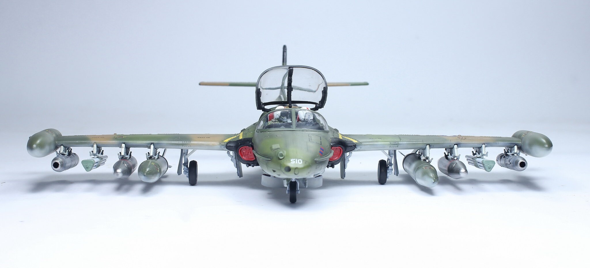 ミリタリー dragonvip USAF A-37A Dragonfly Vietnam War 1:48 Pro Built Model (built