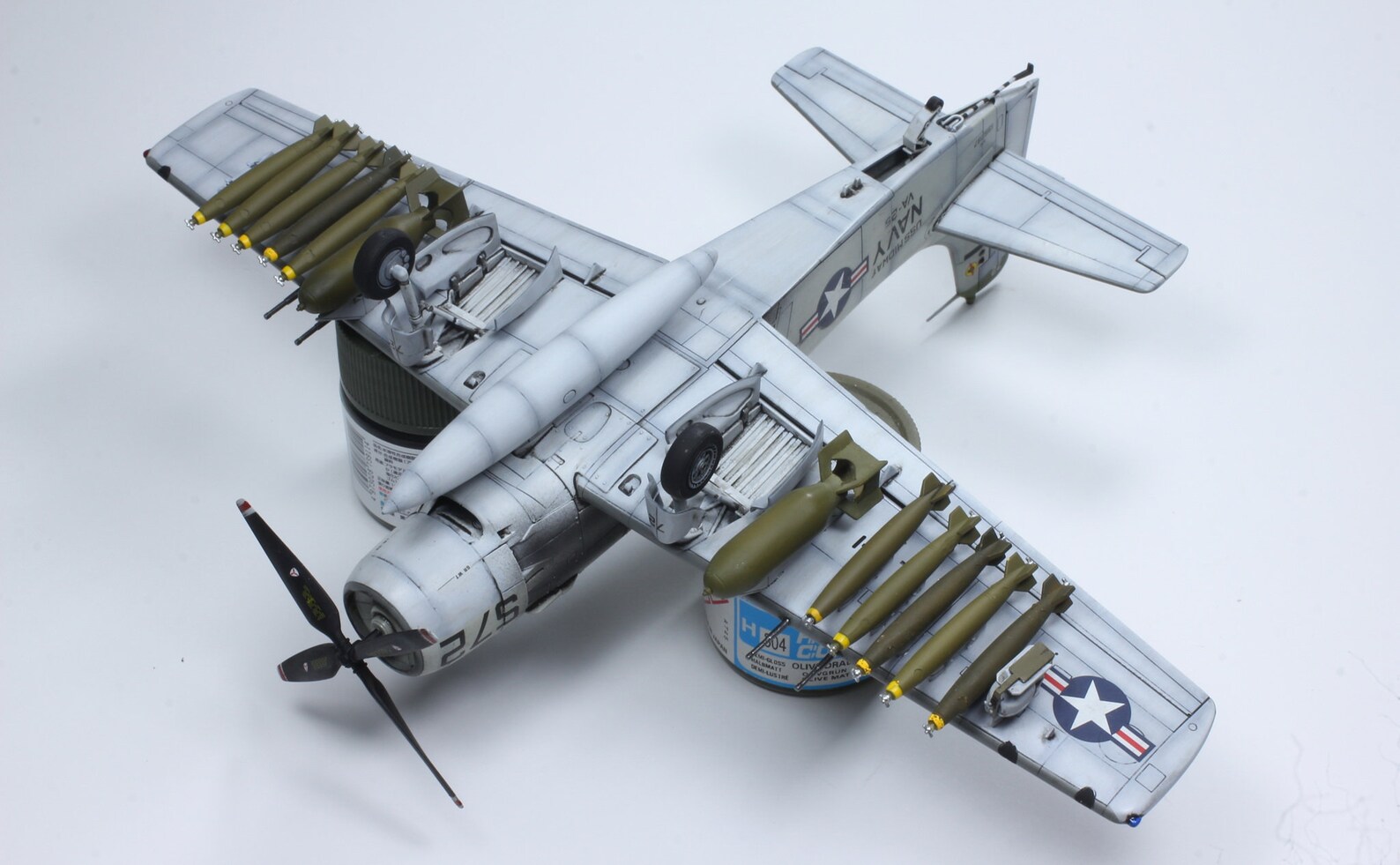 US Navy A1H Skyraider /w Toilet Bomb in Vietnam War 172 Pro Built